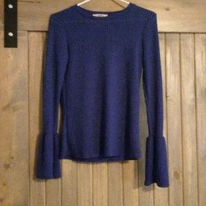 Long-sleeved, bell sleeves women sweater